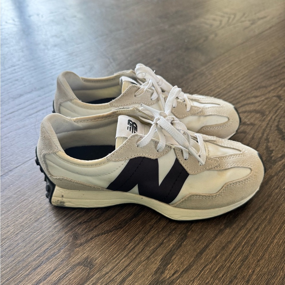 New Balance 327 Sneakers